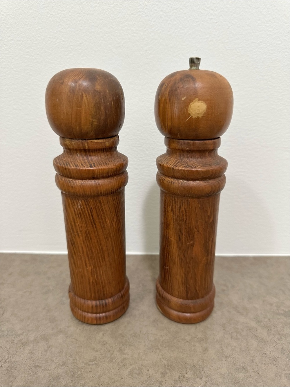 Vintage MCM Wooden Salt & Pepper Shaker Grinder Mills Set Tall Turned Warm Brown - Picture 6 of 9